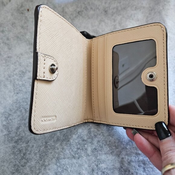 Coach Tan and Brown Signature Wallet EUC - Picture 2 of 4